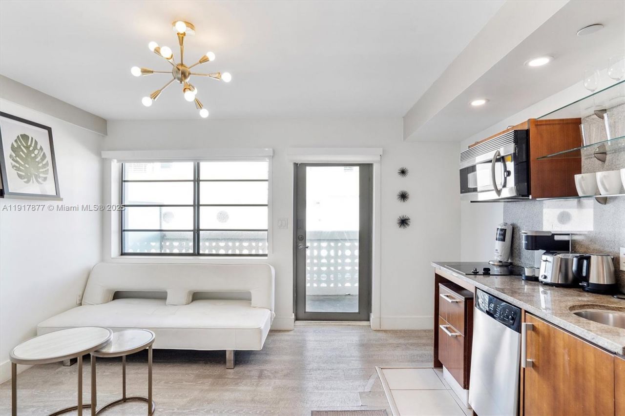 1024 Ocean Dr, Unit A502, Miami Beach, FL 33139 Photo