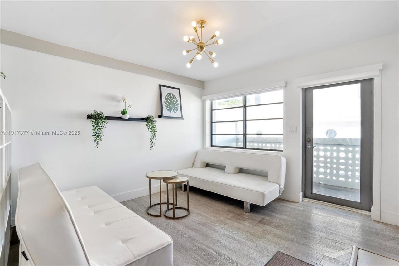 1024 Ocean Dr, Unit A502, Miami Beach, FL 33139 Photo