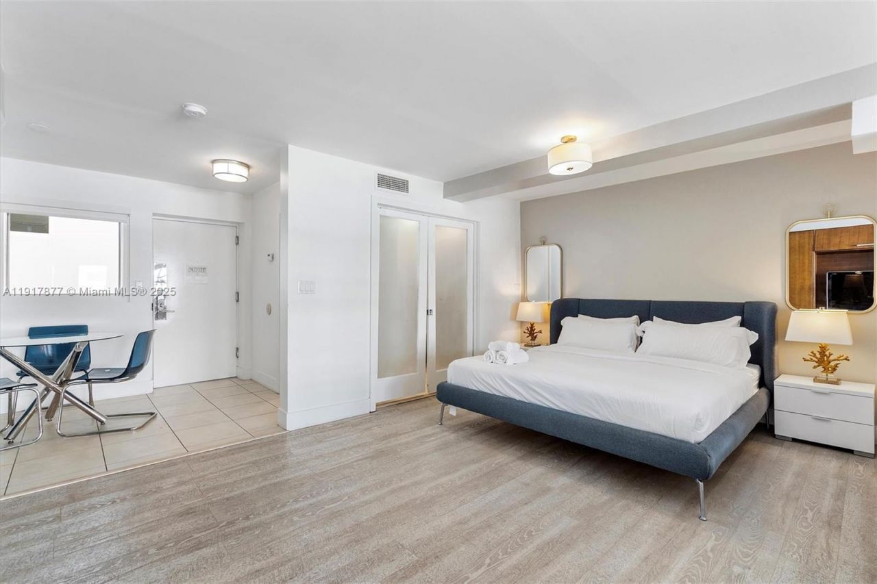 1024 Ocean Dr, Unit A502, Miami Beach, FL 33139 Photo