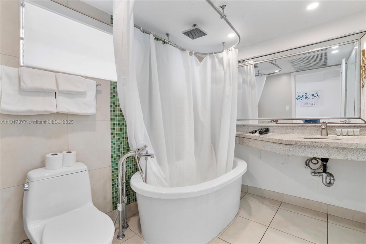 1024 Ocean Dr, Unit A502, Miami Beach, FL 33139 Photo