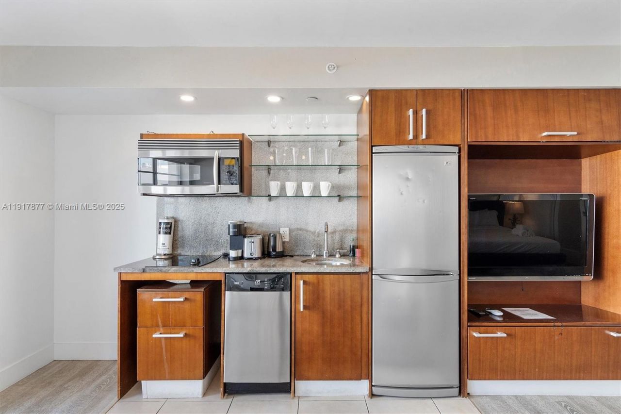 1024 Ocean Dr, Unit A502, Miami Beach, FL 33139 Photo