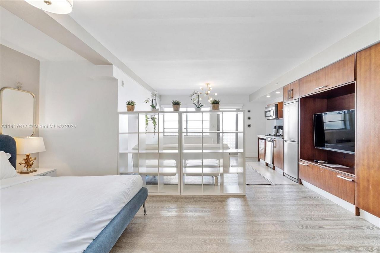 1024 Ocean Dr, Unit A502, Miami Beach, FL 33139 Photo