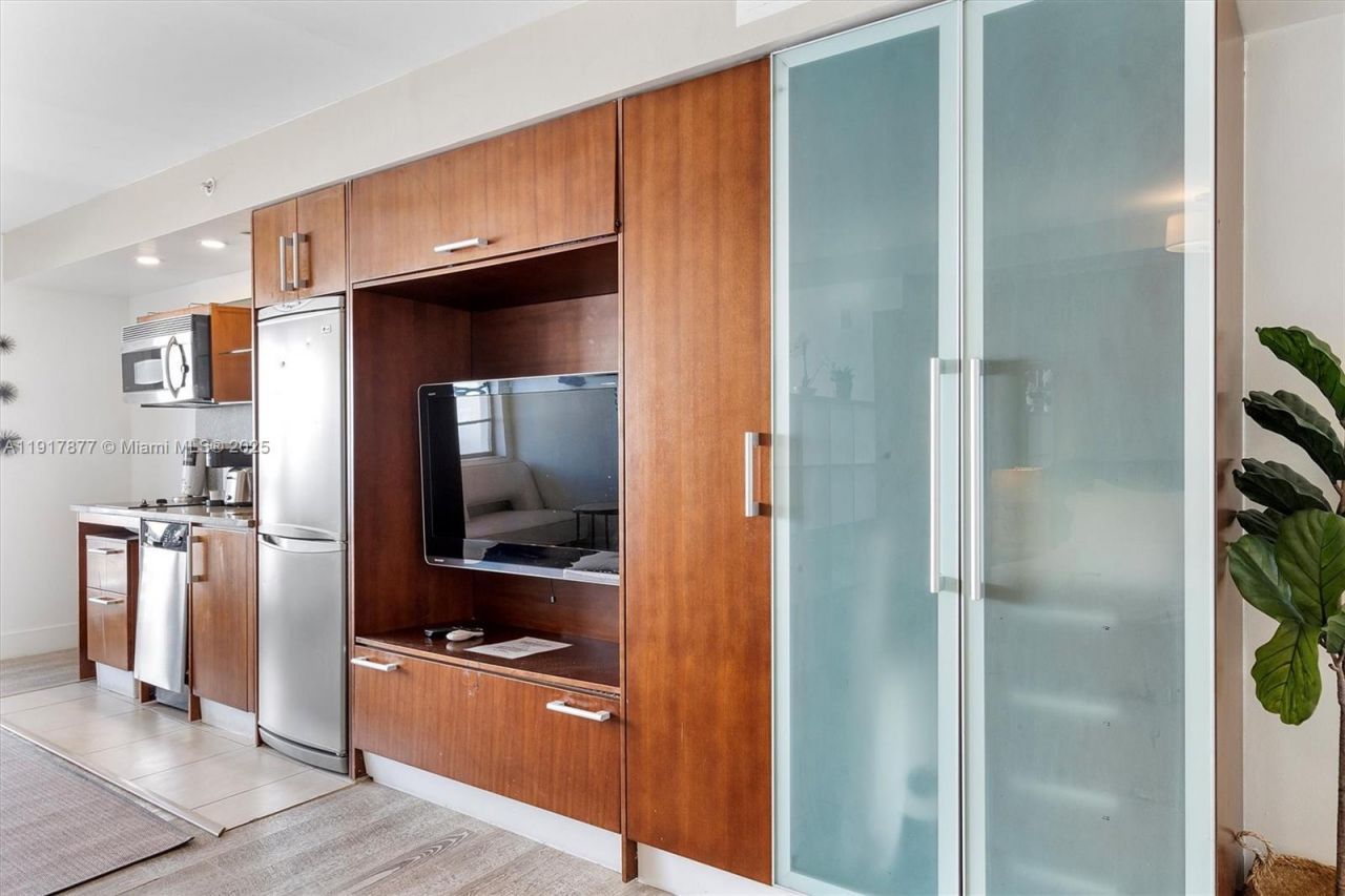1024 Ocean Dr, Unit A502, Miami Beach, FL 33139 Photo