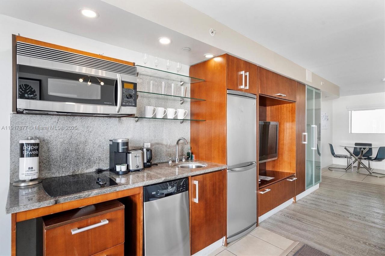 1024 Ocean Dr, Unit A502, Miami Beach, FL 33139 Photo