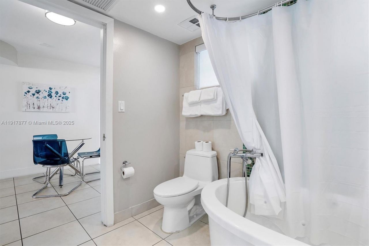 1024 Ocean Dr, Unit A502, Miami Beach, FL 33139 Photo