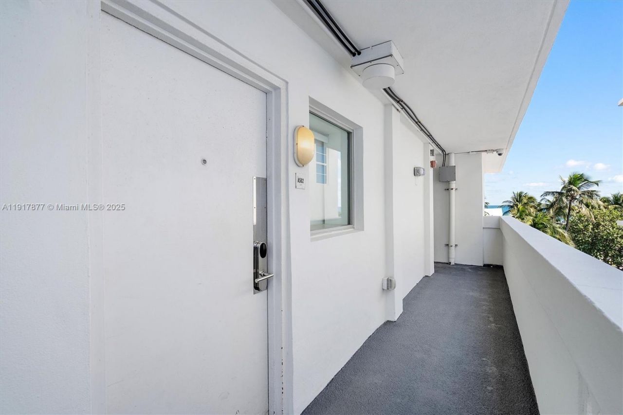 1024 Ocean Dr, Unit A502, Miami Beach, FL 33139 Photo