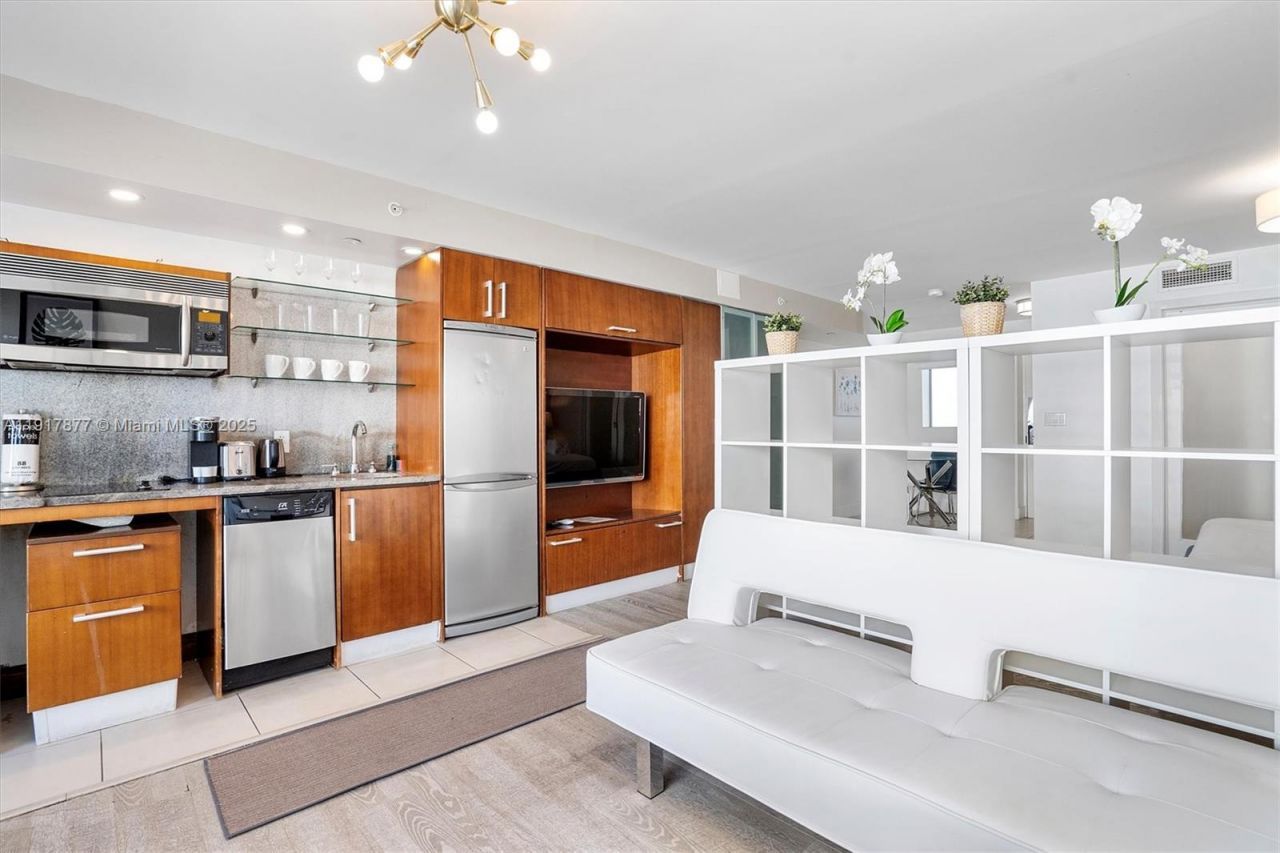 1024 Ocean Dr, Unit A502, Miami Beach, FL 33139 Photo