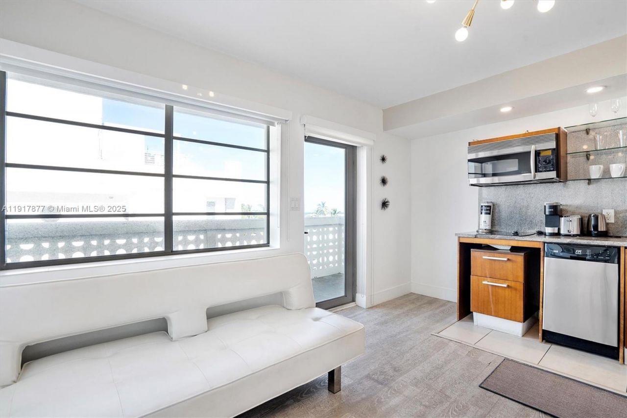 1024 Ocean Dr, Unit A502, Miami Beach, FL 33139 Photo