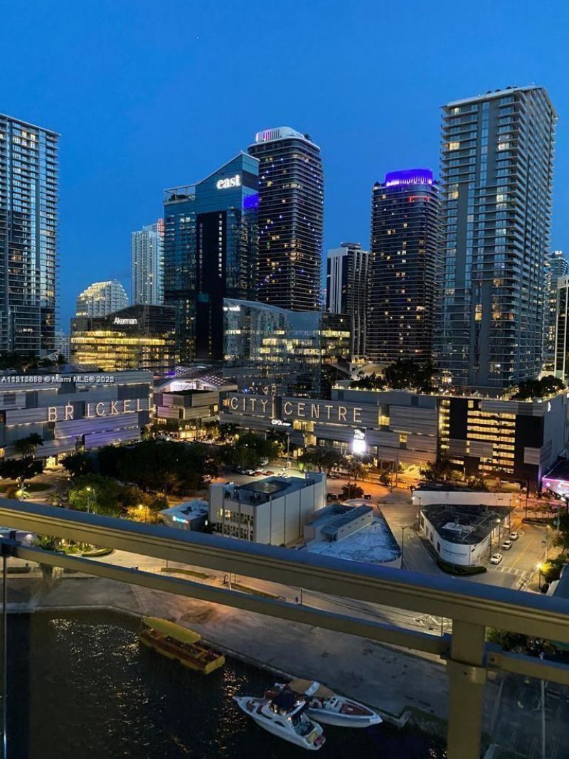 92 SW 3rd St, Unit 1904, Miami, FL 33130 Photo