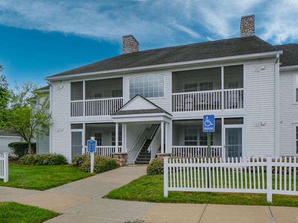 2768 S Knightsbridge Circle, Ann Arbor, MI 48105