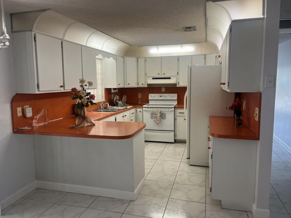 820 W Lakewood Road, West Palm Beach, FL 33405