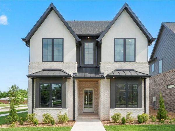 722 W Central Avenue, Bentonville, AR 72712