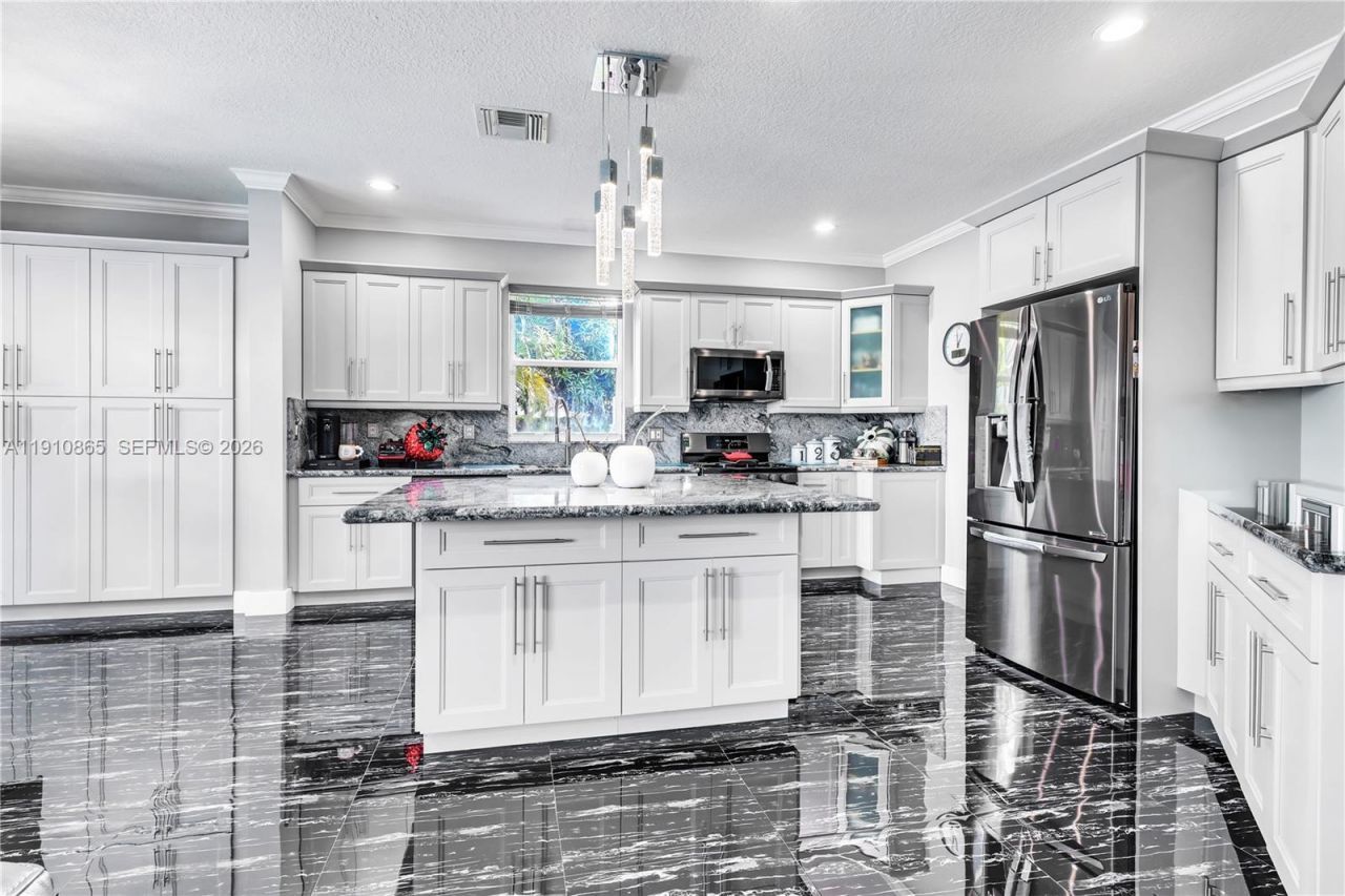 13787 NW 19th Ct, Pembroke Pines, FL 33028 Photo