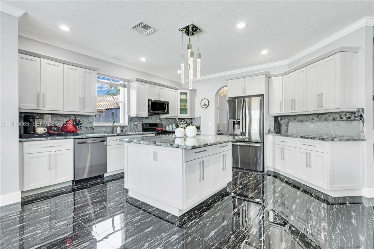 13787 NW 19th Ct, Pembroke Pines, FL 33028 Photo