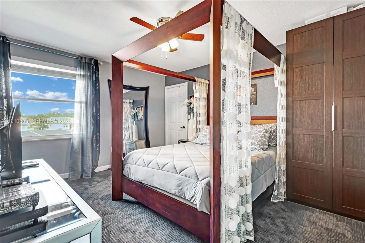 13787 NW 19th Ct, Pembroke Pines, FL 33028 Photo