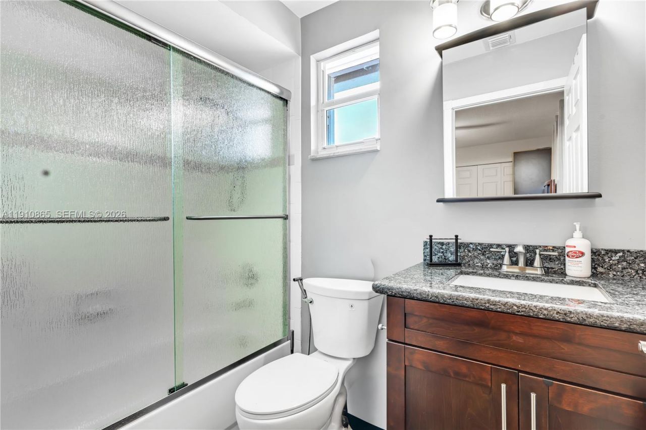 13787 NW 19th Ct, Pembroke Pines, FL 33028 Photo