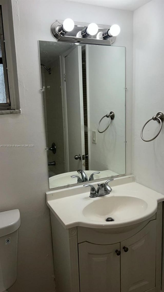 8860 Fontainebleau Blvd, Unit 403, Miami, FL 33172 Photo