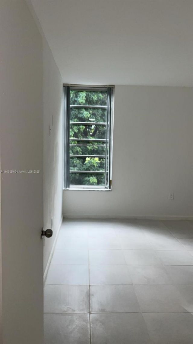 8860 Fontainebleau Blvd, Unit 403, Miami, FL 33172 Photo