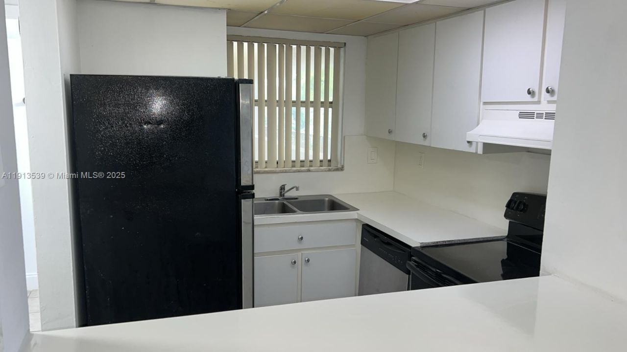 8860 Fontainebleau Blvd, Unit 403, Miami, FL 33172 Photo