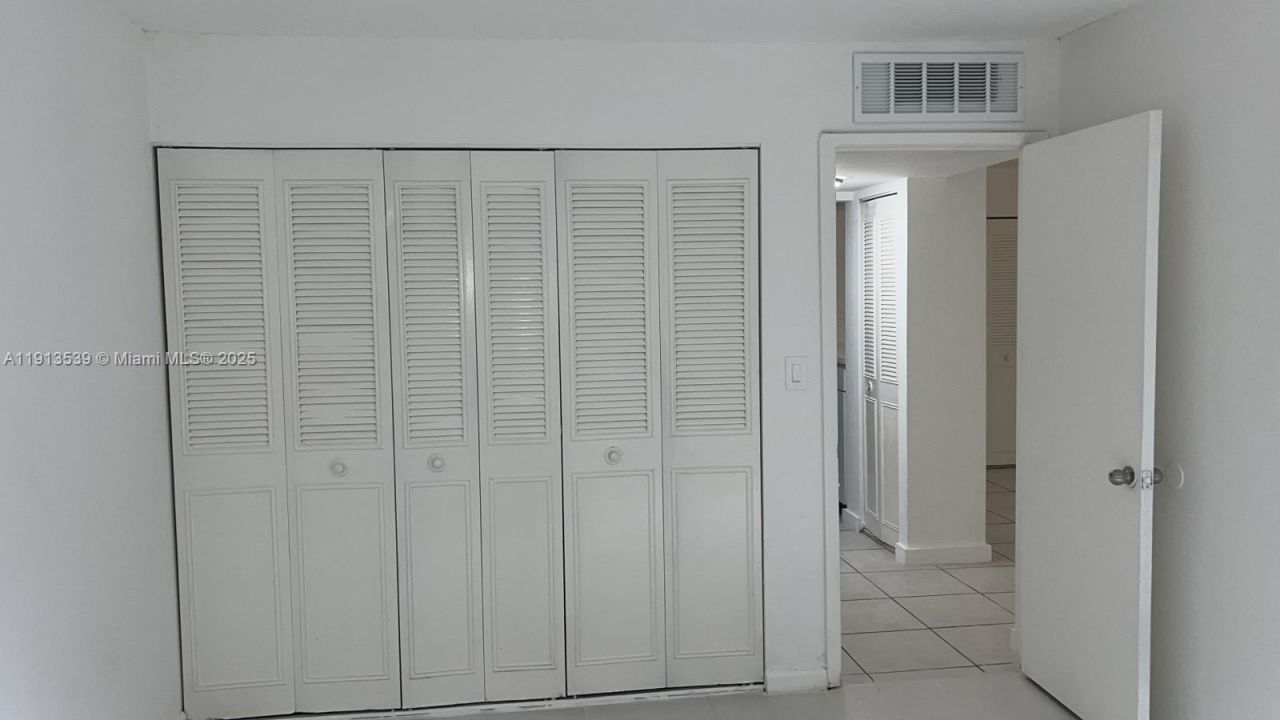 8860 Fontainebleau Blvd, Unit 403, Miami, FL 33172 Photo