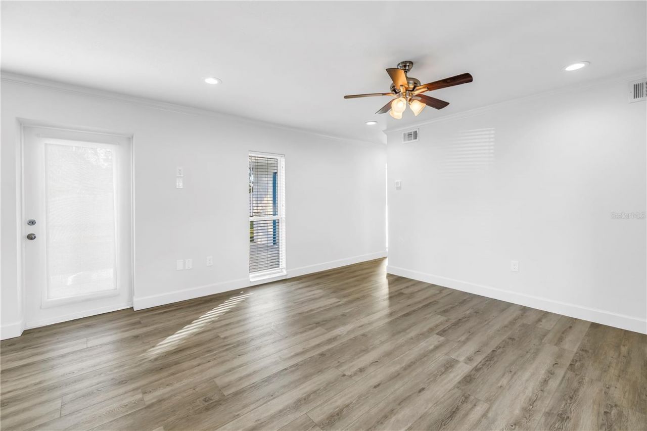 1200 76th Avenue N, Saint Petersburg, FL 33702 Photo