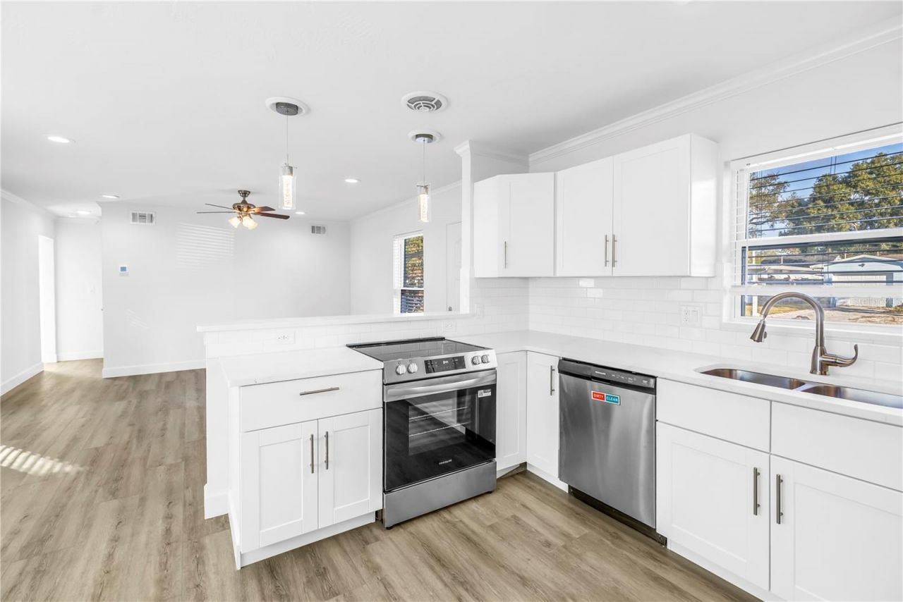 1200 76th Avenue N, Saint Petersburg, FL 33702 Photo