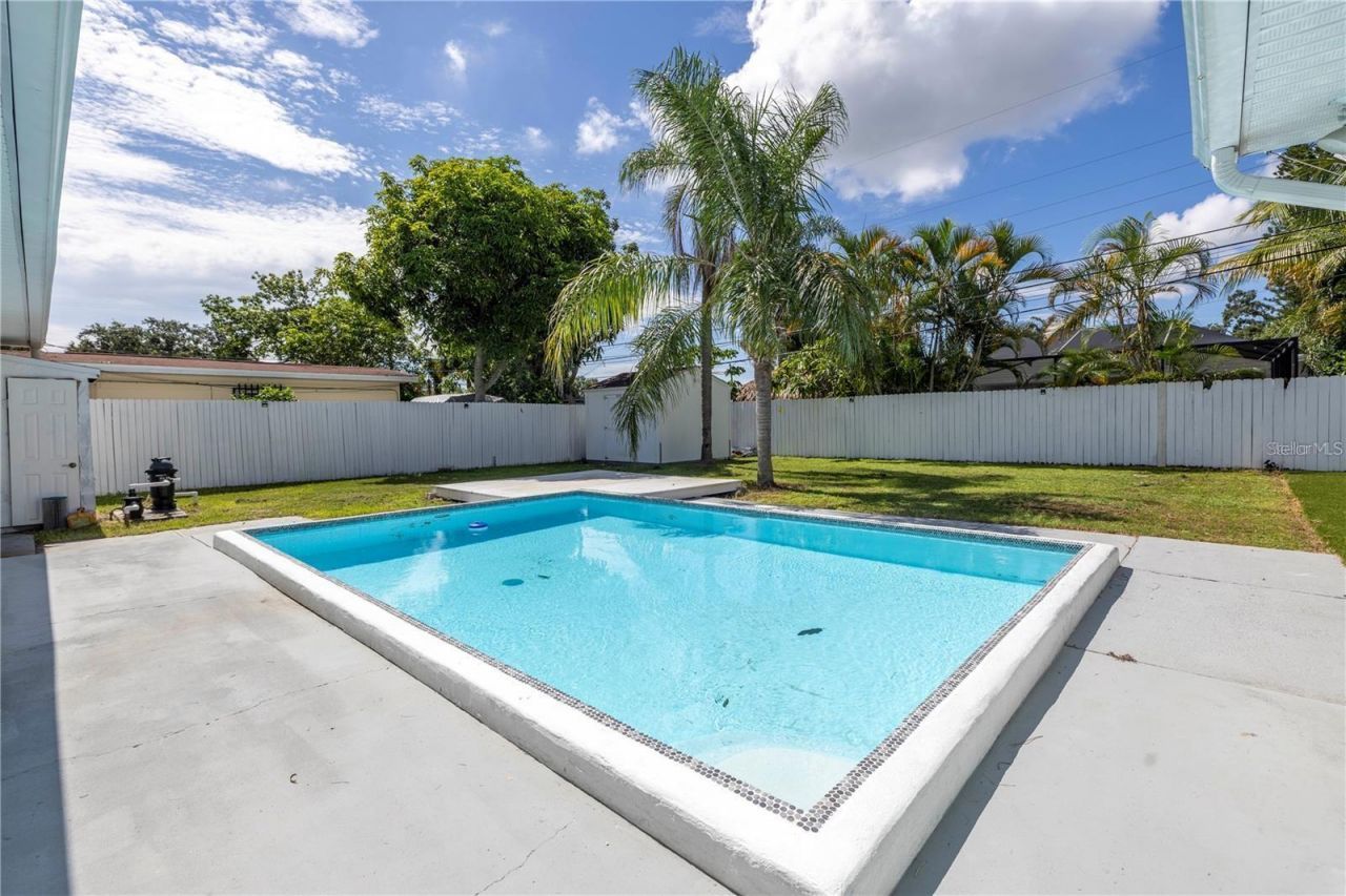 1200 76th Avenue N, Saint Petersburg, FL 33702 Photo