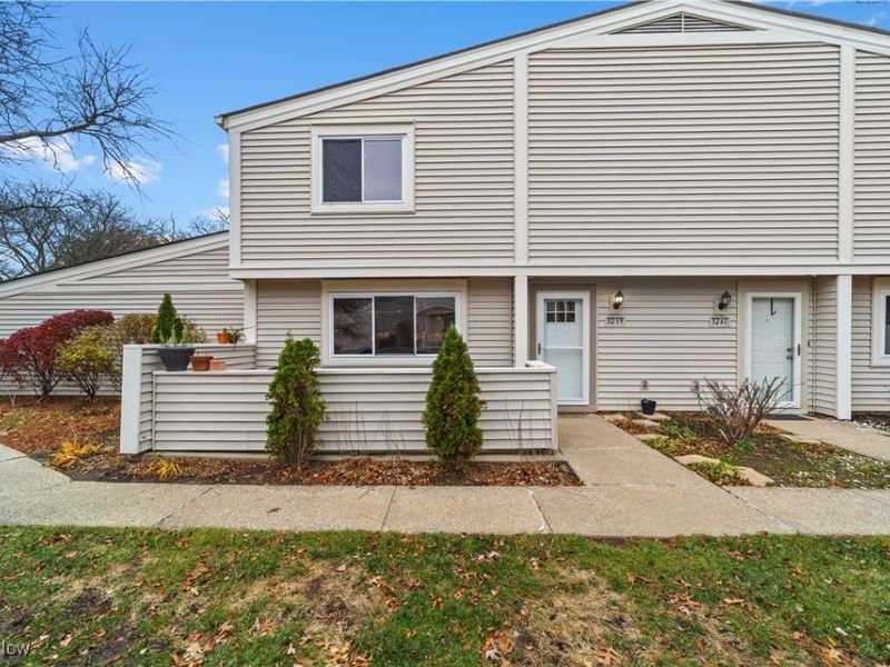 3239 Bay Landing Drive, Unit 30, Westlake, OH 44145 Photo 2
