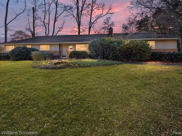 2129 Long Lake Shore Drive, West Bloomfield Twp, MI 48323