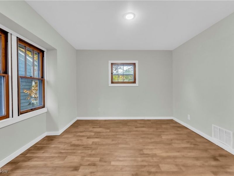 485 E Archwood Avenue, Akron, OH 44301 Photo 8