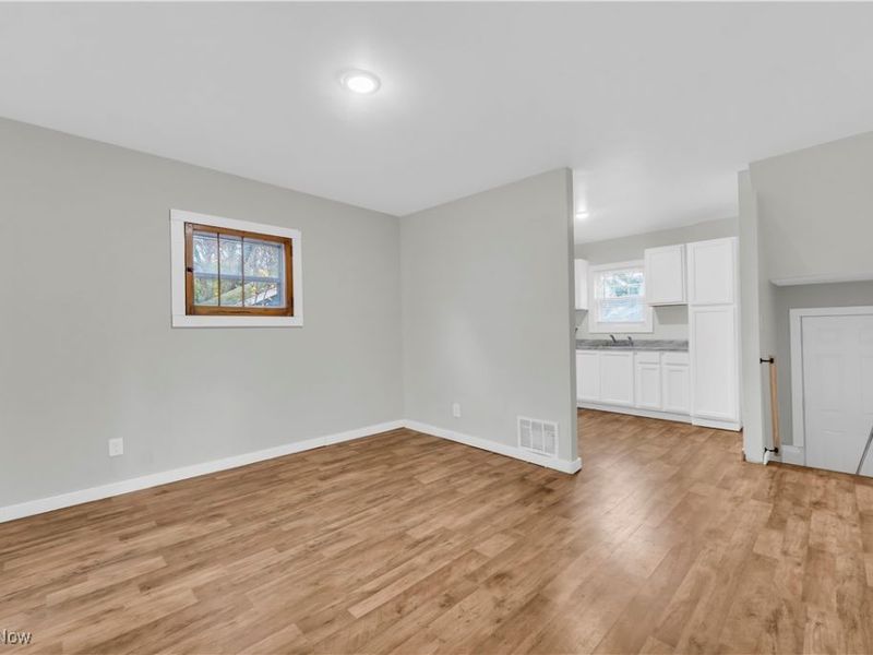 485 E Archwood Avenue, Akron, OH 44301 Photo 9