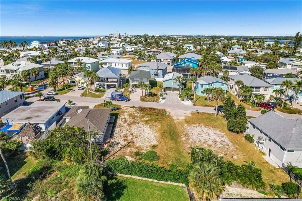 140 Hercules Dr, Fort Myers Beach, FL 33931 Photo