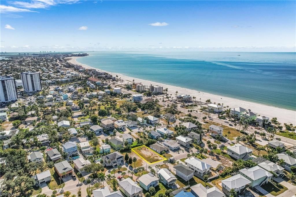 140 Hercules Dr, Fort Myers Beach, FL 33931 Photo