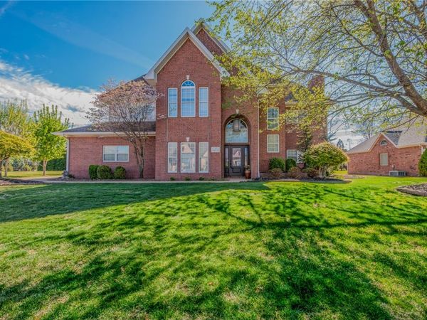 21 S Windsor Drive, Rogers, AR 72758