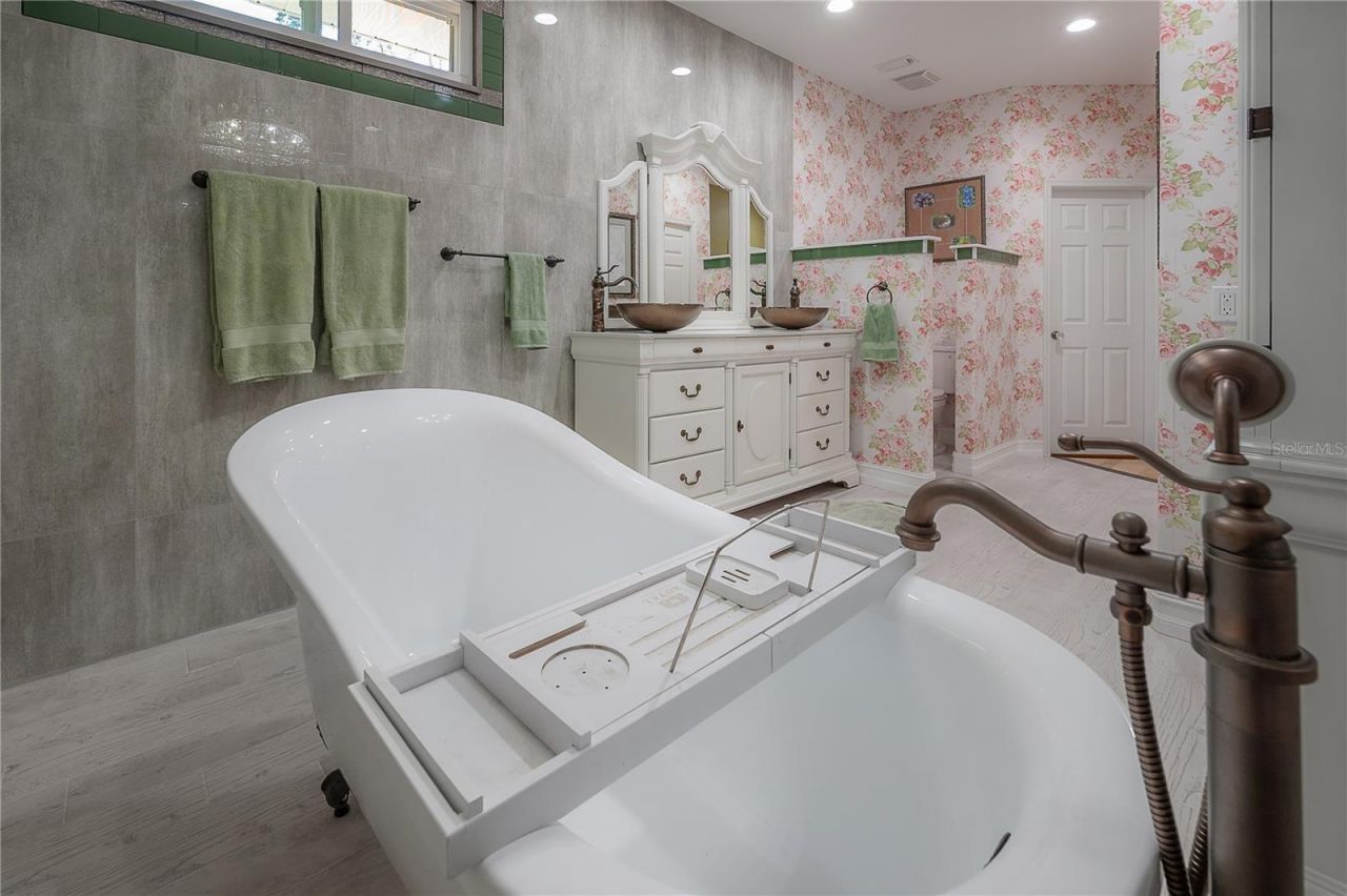 12108 Riverhills Drive, Temple Terrace, FL 33617 Photo