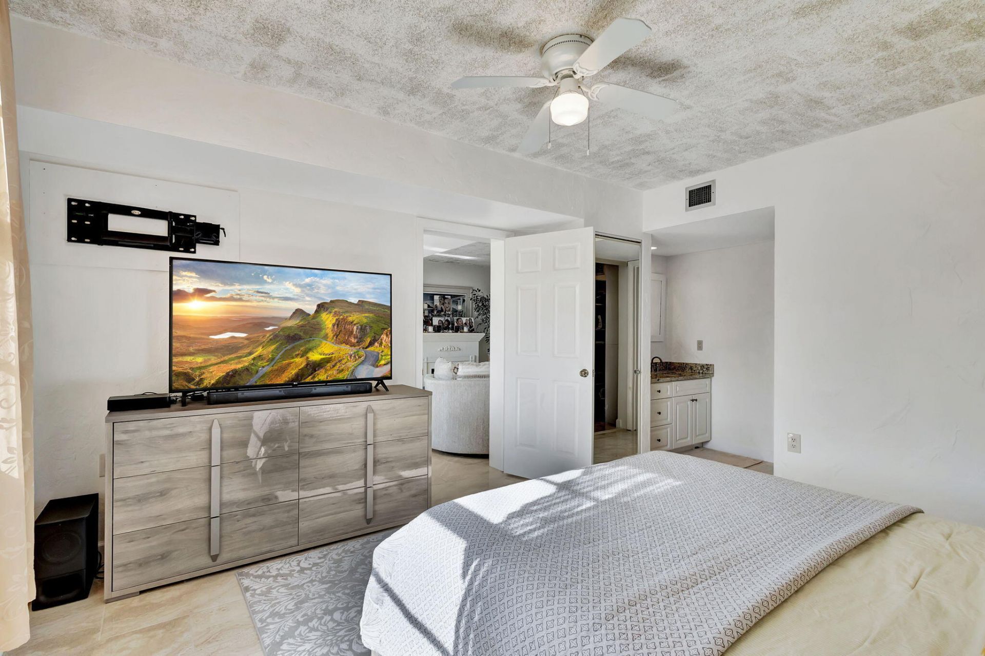 3630 Whitehall Drive, Unit 105, West Palm Beach, FL 33401 Photo