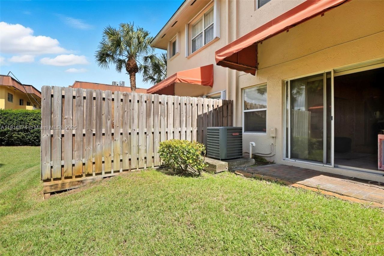 2971 NW 33rd Way, Lauderdale Lakes, FL 33311 Photo