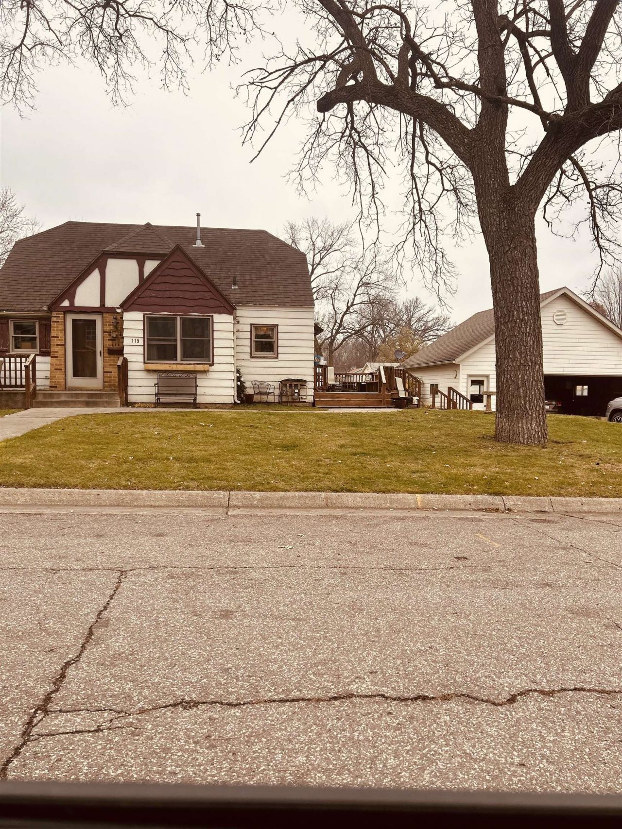 115 W 1st Avenue S, Estherville, IA 51334 Main Photo