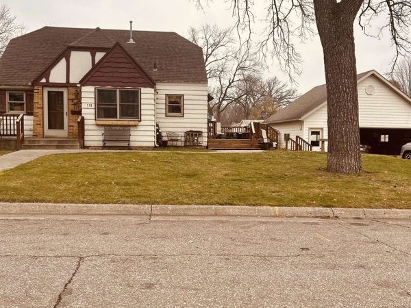 115 W 1st Avenue S, Estherville, IA 51334