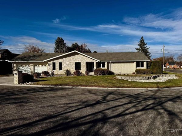 1142 Fairview Ave, Rupert, ID 83350