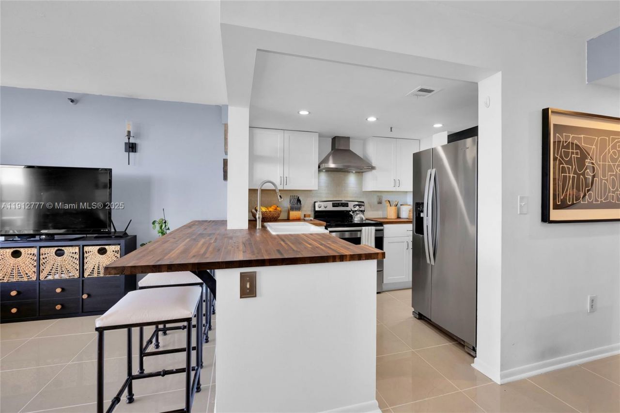 911 E Ponce De Leon Blvd, Unit 1503, Coral Gables, FL 33134 Photo