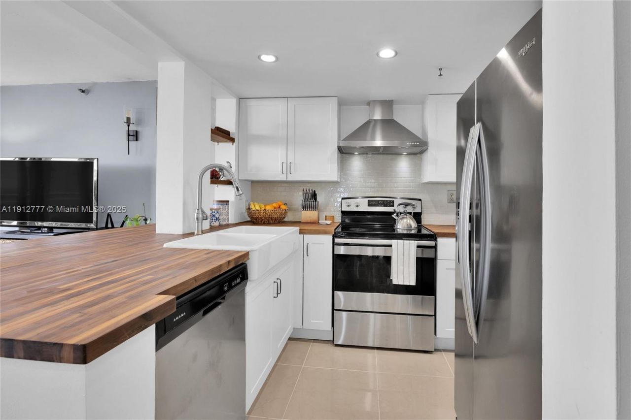 911 E Ponce De Leon Blvd, Unit 1503, Coral Gables, FL 33134 Photo