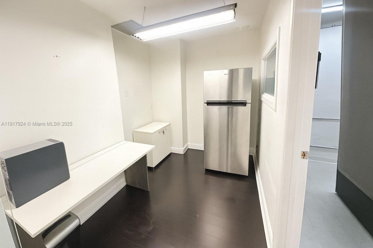 1000 5th St, Unit 303, Miami Beach, FL 33139 Photo