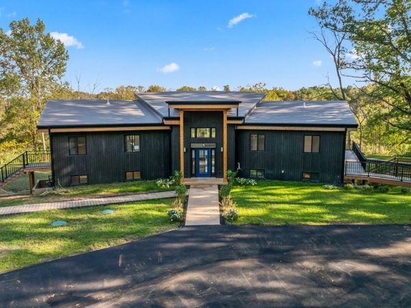 220 W 875 Road N, Valparaiso, IN 46385