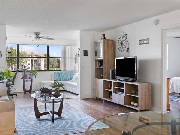 10207 Sunrise Lakes Blvd, Unit 203, Sunrise, FL 33322