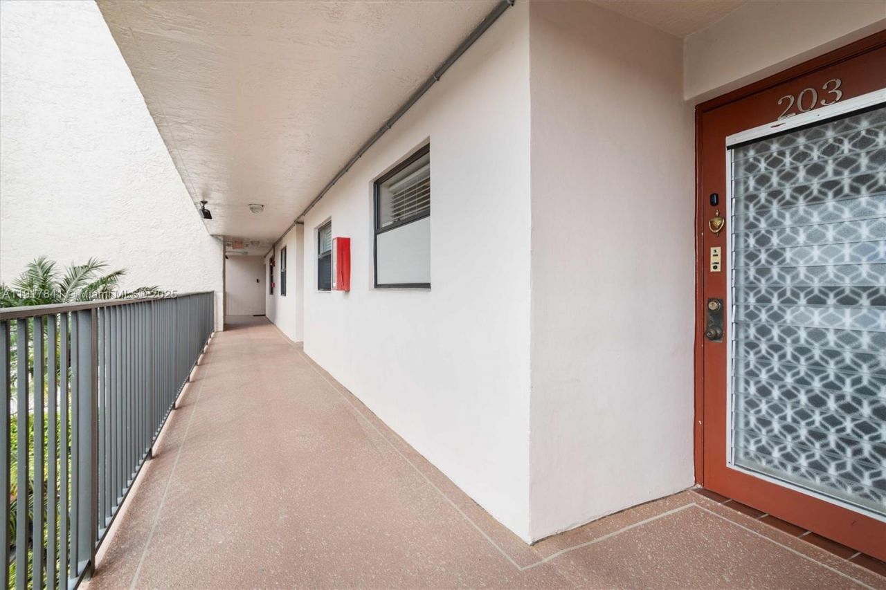 10207 Sunrise Lakes Blvd, Unit 203, Sunrise, FL 33322 Photo