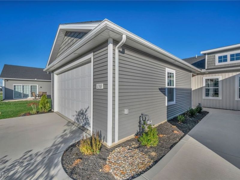 130 W Spring Drive, Elyria, OH 44035 Photo 3