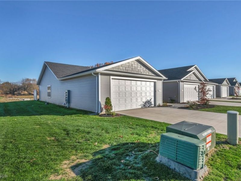 130 W Spring Drive, Elyria, OH 44035 Photo 4