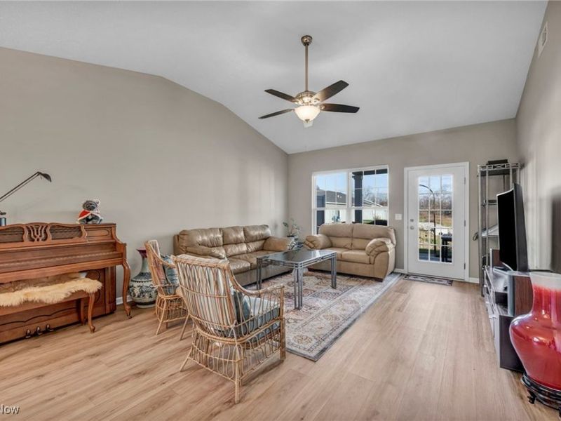 130 W Spring Drive, Elyria, OH 44035 Photo 5