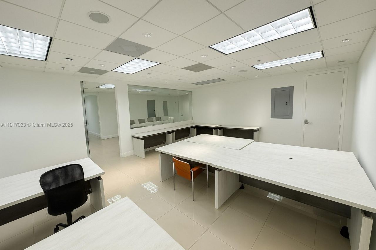 1000 5th St, Unit 304, Miami Beach, FL 33139 Photo